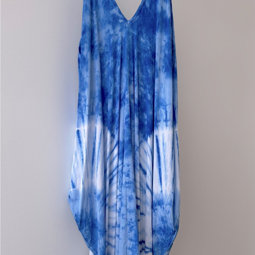 Super cute flowing beach cover up.